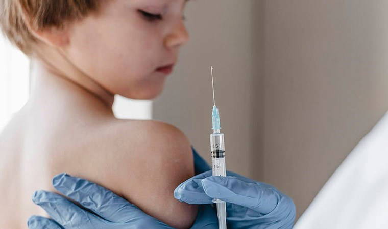 Uzmanlardan kritik uyarı: 'Aşı reddi çocukların hayatını tehdit ediyor'