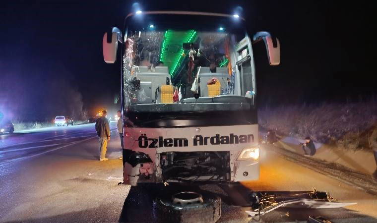 Sivas'ta feci kaza...Yolcu otobüsü ile otomobil çarpıştı: Çok sayıda yaralı var!