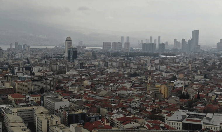 Sis sanıldı, çöl tozu çıktı! İzmir’de gökyüzü griye döndü