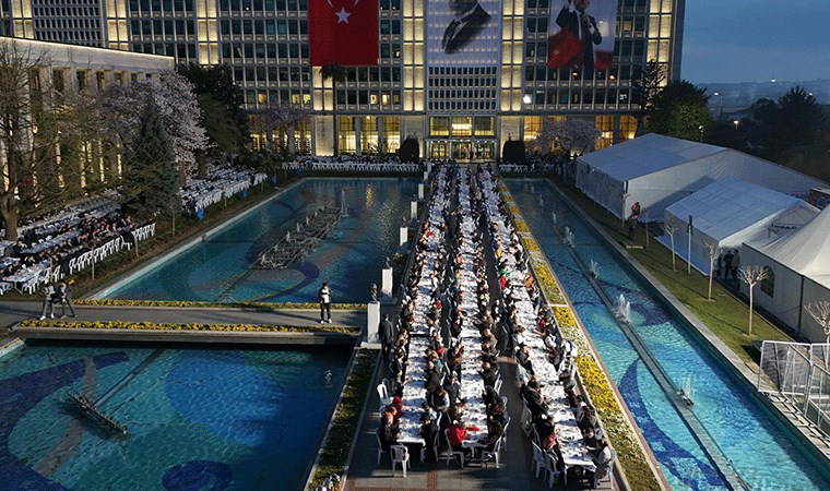 Saraçhane'de iftar programı düzenleniyor