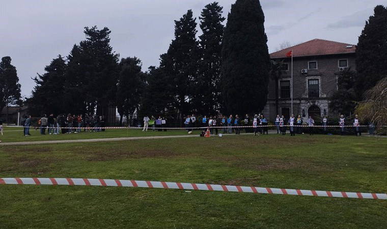 Boğaziçi'nde kayyum rektör eylem yapılan alana 'gübre' döktürdü!