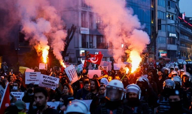 NY Times bu manşetle duyurdu: 'Ateş çoktan yakıldı...'