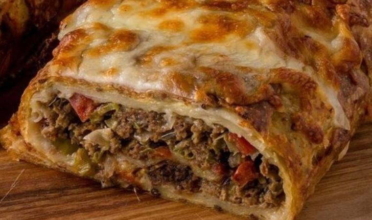 Oklavasız el açması kıymalı börek