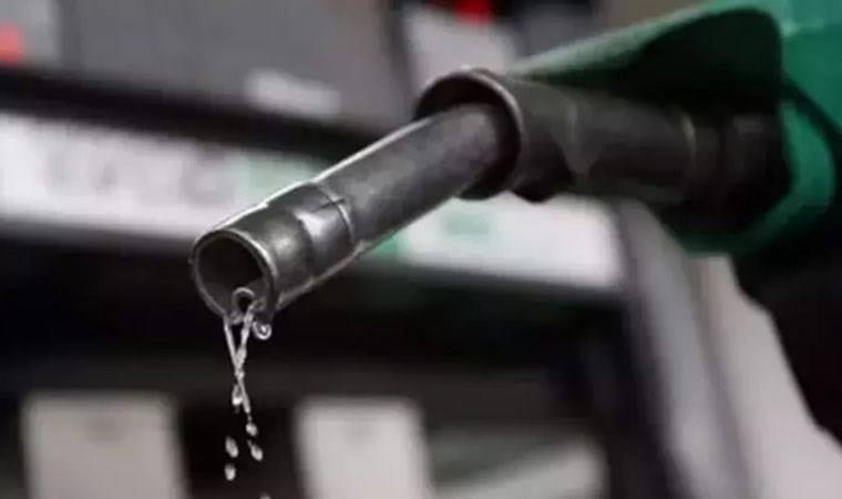 İzmir'de 3 iş yeri, 1 ev ve 1 araca operasyon! 24 ton 350 litre kaçak akaryakıt ele geçirildi...