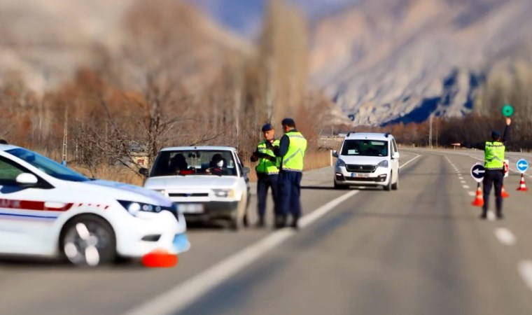 Bakan Yerlikaya açıkladı... Bayram tatilinin ilk gününde 766 trafik kazası: 5 kişi hayatını kaybetti!