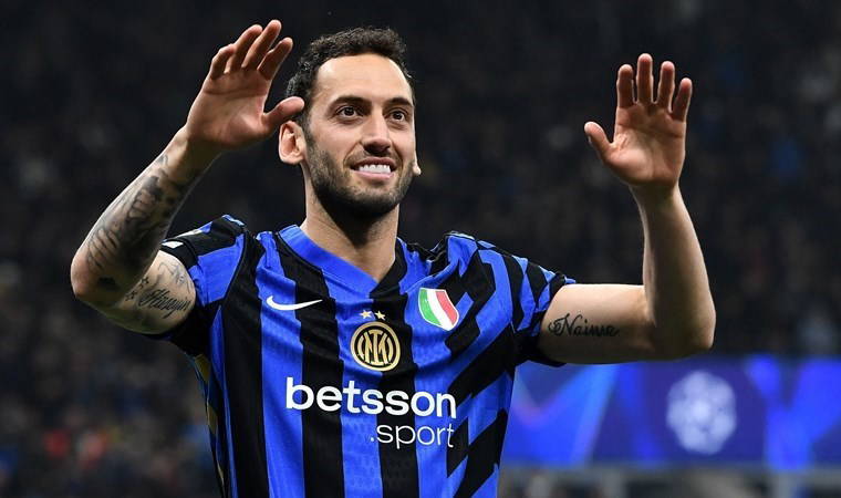 Hakan Çalhanoğlu'ndan Galatasaray sorusuna cevap: 'Benim için şereftir'