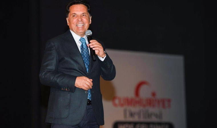 Ahmet Özer'den bayram mesajı: "Bedenimizi dört duvar arasında koyabilirler ama ruhumuzu asla tutsak edemezler"