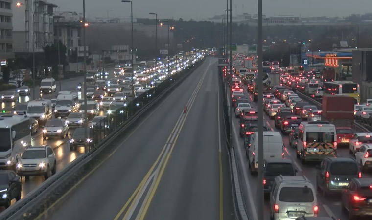 Bayramın ilk günü: İstanbul'da akşam saatlerinde trafik yoğunluğu