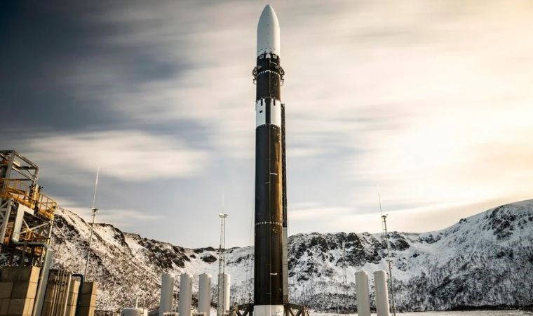 Alman şirketin uzay roketi, kalkıştan sonra patladı