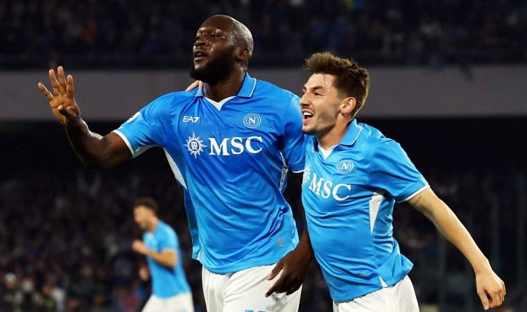Napoli, Milan'ı devirdi: Romelu Lukaku kariyerinde bir ilke imza attı!