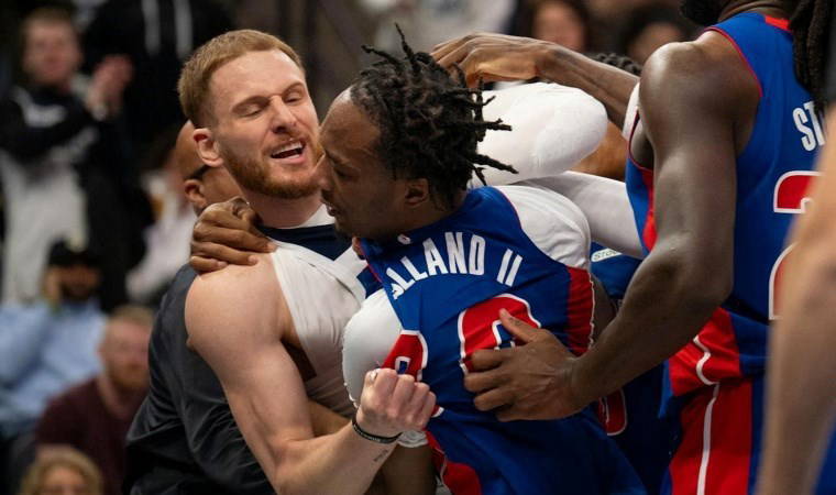 NBA maçında kavga çıktı: 7 kişi oyundan atıldı!
