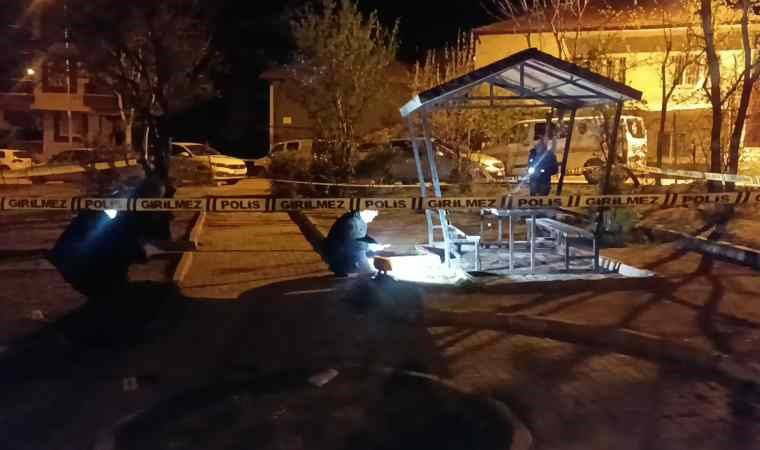 İki grup arasında çıkan bıçaklı kavga: 1 ölü, 3 yaralı