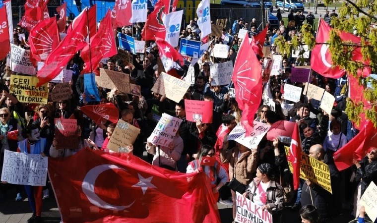 Düsseldorf’ta 'İmamoğlu’na özgürlük' mitingi