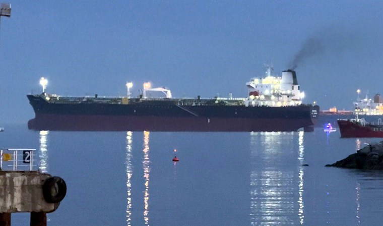 Avcılar'da denizde havaya zehir saçan tanker: Bakanlık inceleme başlattı