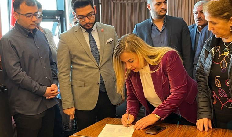 Diyarbakır'da Ekrem İmamoğlu için ilk imzalar atıldı: 'Hedef 30 milyon imza'