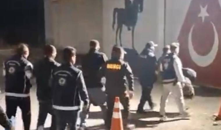 Gürcistan'a kaçacaklardı: 3 firari, TIR'da yakalandı!