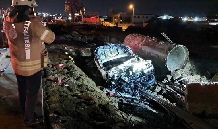 D-100 Karayolu'nda hareketli anlar... Bariyere giren araç alev aldı: 1 ağır yaralı