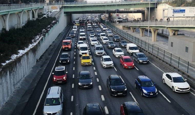 İstanbul'da haftanın ikinci iş gününde trafik yoğunluğu oluştu!