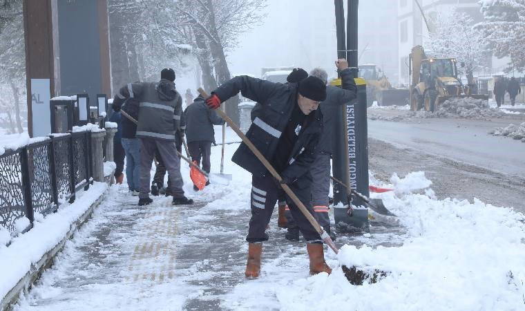 Kar esareti... Bingöl ve Şırnak'ta 131 yerleşim yerine ulaşılamıyor!