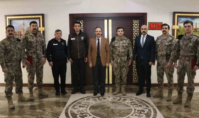 Siirt’te kayıp genç kızı bulan polisler ödüllendirildi