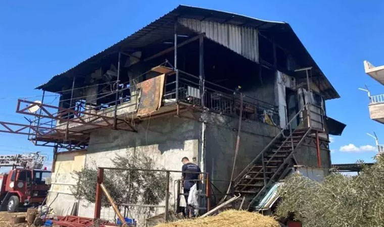 Alevlerin arasında kalan kızını son anda kurtardı