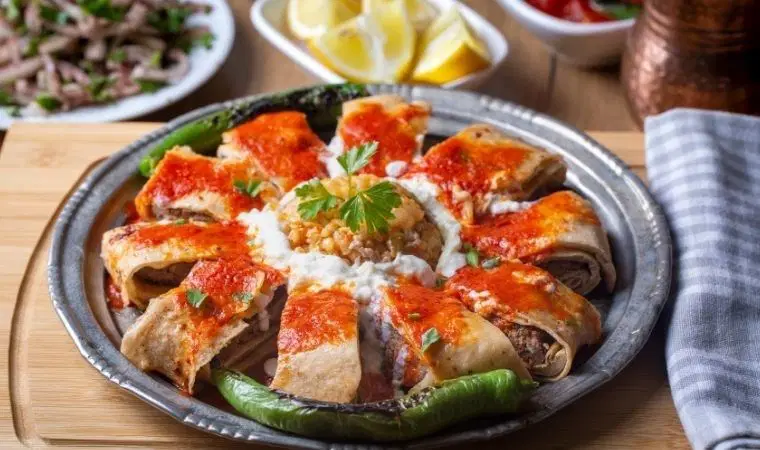 İftar sofralarına çok yakışan yöresel lezzet: Beyti kebabı tarifi