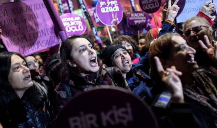 TÜİK'ten 'kadın' istatistikleri: Yürürken kendini güvende hissetmeyenlerin oranı dikkat çekti