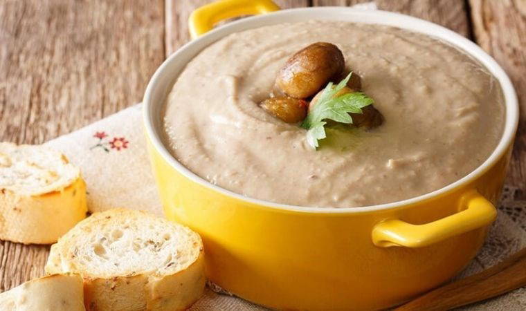 Sofranıza şıklık katan kremalı kestane çorbası