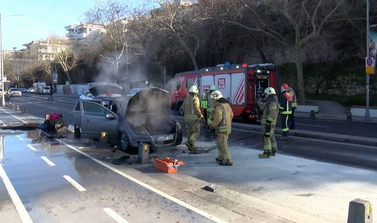 Otomobil alev alev yandı... Sürücü gözyaşlarıyla izledi