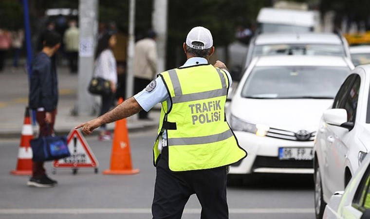İstanbul'da emniyet şeridini ihlal eden sürücüye ceza yağdı