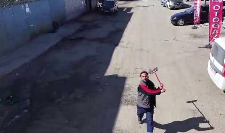 Elazığ’da eğlenceli anlar: Sanayi çalışanı drone'u süpürge ile kovaladı!