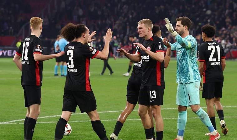 Frankfurt, Ajax deplasmanından avantajla döndü!