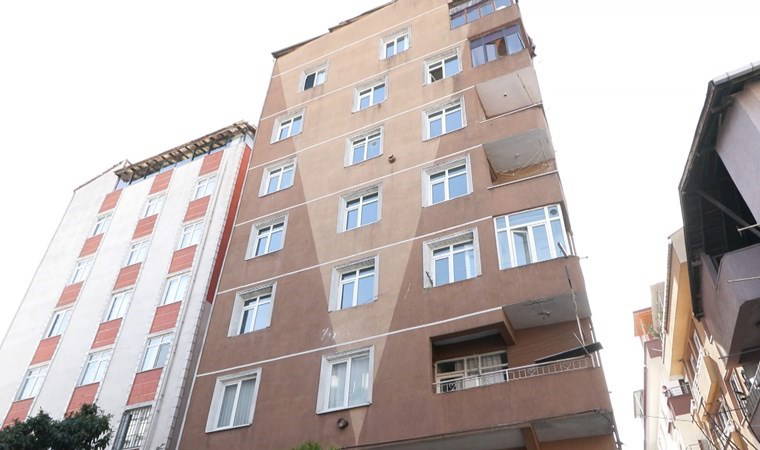 Küçükçekmece 'de 8 katlı bina tahliye edilip mühürlendi