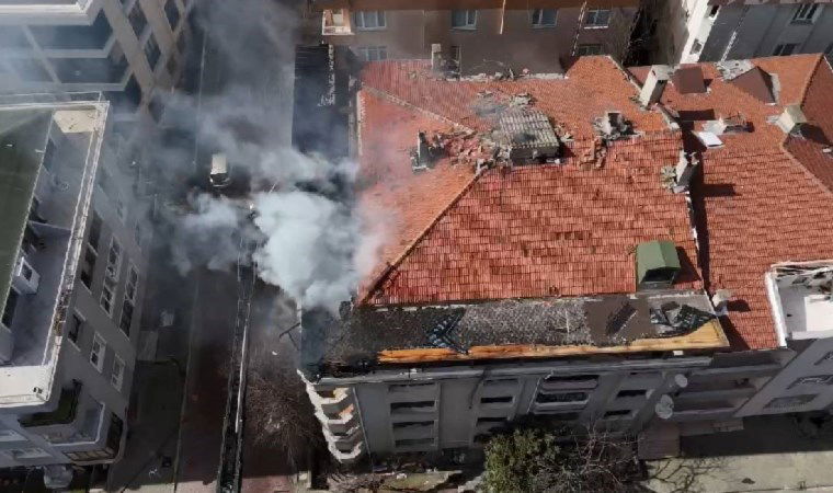 İstanbul'da korkutan çatı yangını!