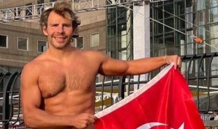 Emre Erdoğan, Cook Boğazı'nı en hızlı geçen Türk yüzücü oldu