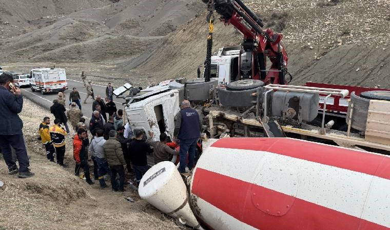 Siirt'te devrilen beton mikserinin sürücüsü kurtarılamadı!