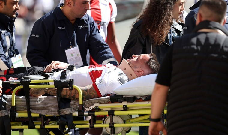 Sivasspor-Göztepe maçında korkutan sakatlıklar: 2 futbolcu ambulansla hastaneye kaldırıldı