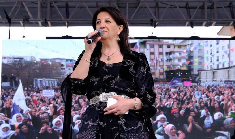 Pervin Buldan: Demokratik siyasetin yolunu açmak, bir ilin belediye başkanlarını görevden almakla, kayyum atamakla olmaz