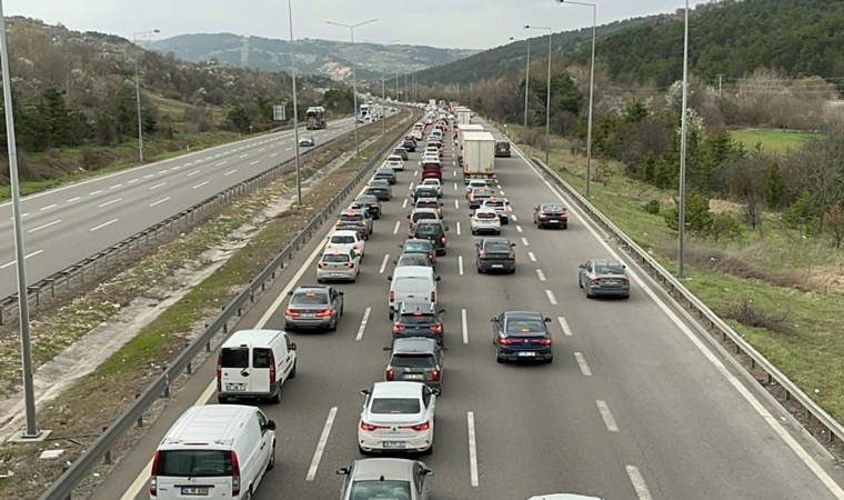 Anadolu Otoyolu'nun Bolu geçişinde trafik yoğunluğu!