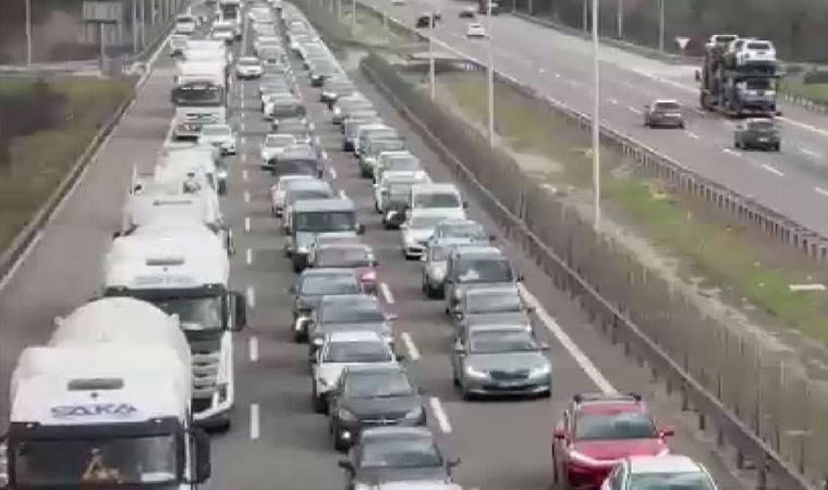 İstanbul'da bayram dönüşü trafik çilesi başladı!