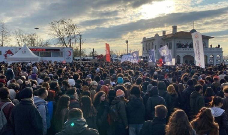 Üniversite öğrencilerinin ‘Dayanışma Sahnesi’ne Anne Baba Dayanışma Ağı da katıldı: ‘Gözümüzde korkudan eser var mı’