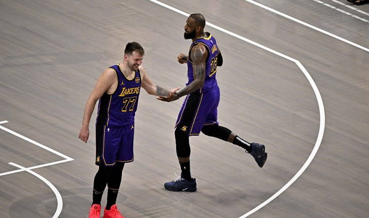 Lakers, Mavericks'i Doncic'in 45 sayısıyla devirdi
