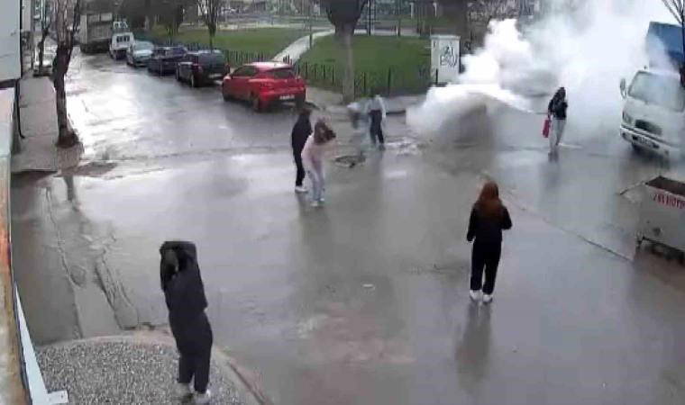 Camiye girip yangın tüpüyle oynadılar: 2 çocuk gazdan etkilendi