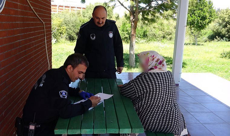 Dilencilik yapan kadının üzerinden banka cüzdanı çıktı!