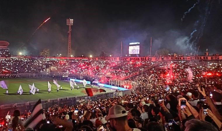 Güney Amerika'da skandal karşılaşma: Taraftar sahaya indi, 2 kişi hayatını kaybetti!