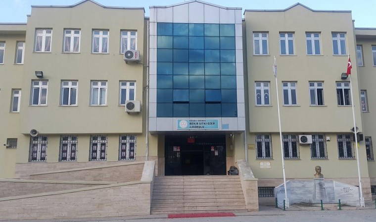 Kocaeli'de 'menenjit' şüphesi... 8 yaşındaki İrem hayatını kaybetti: Endişelenen veliler çocuklarını okula göndermedi!