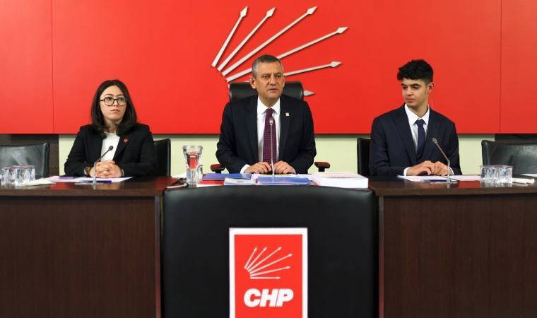 Berkay Gezgin ve Berna Özgül, Özgür Özel'in yanında... CHP'de yeni Parti Meclisi ilk kez toplandı: MYK belirlenecek