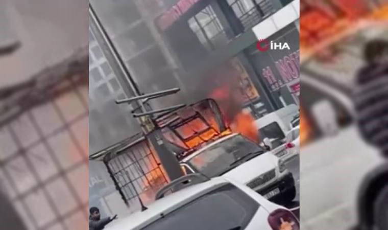 E-5'te korku dolu dakikalar... Yanarak kaydı, başka bir araca çarptı!