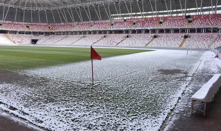 Hava eksi 14 derece: İşte Sivasspor - Fenerbahçe maçı öncesi zeminin son durumu!