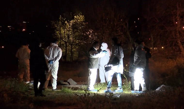 İstanbul'da sır olay: Küçükçekmece'de boş arazide erkek cesedi bulundu